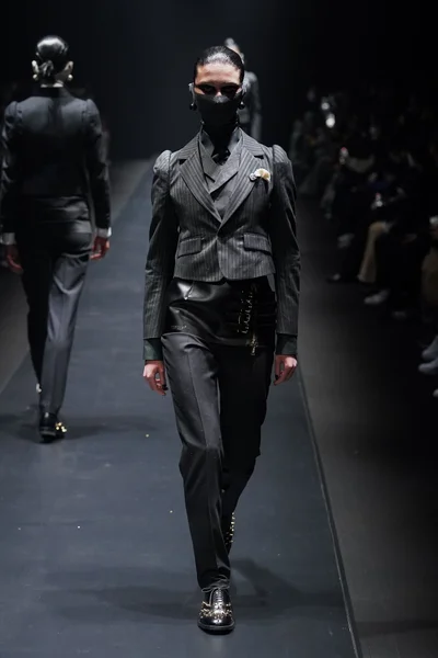 Look 24